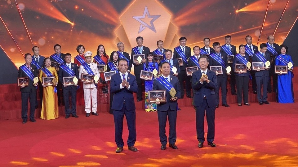 CEO May 10 được vinh danh Doanh nhân Việt Nam tiêu biểu năm 2022