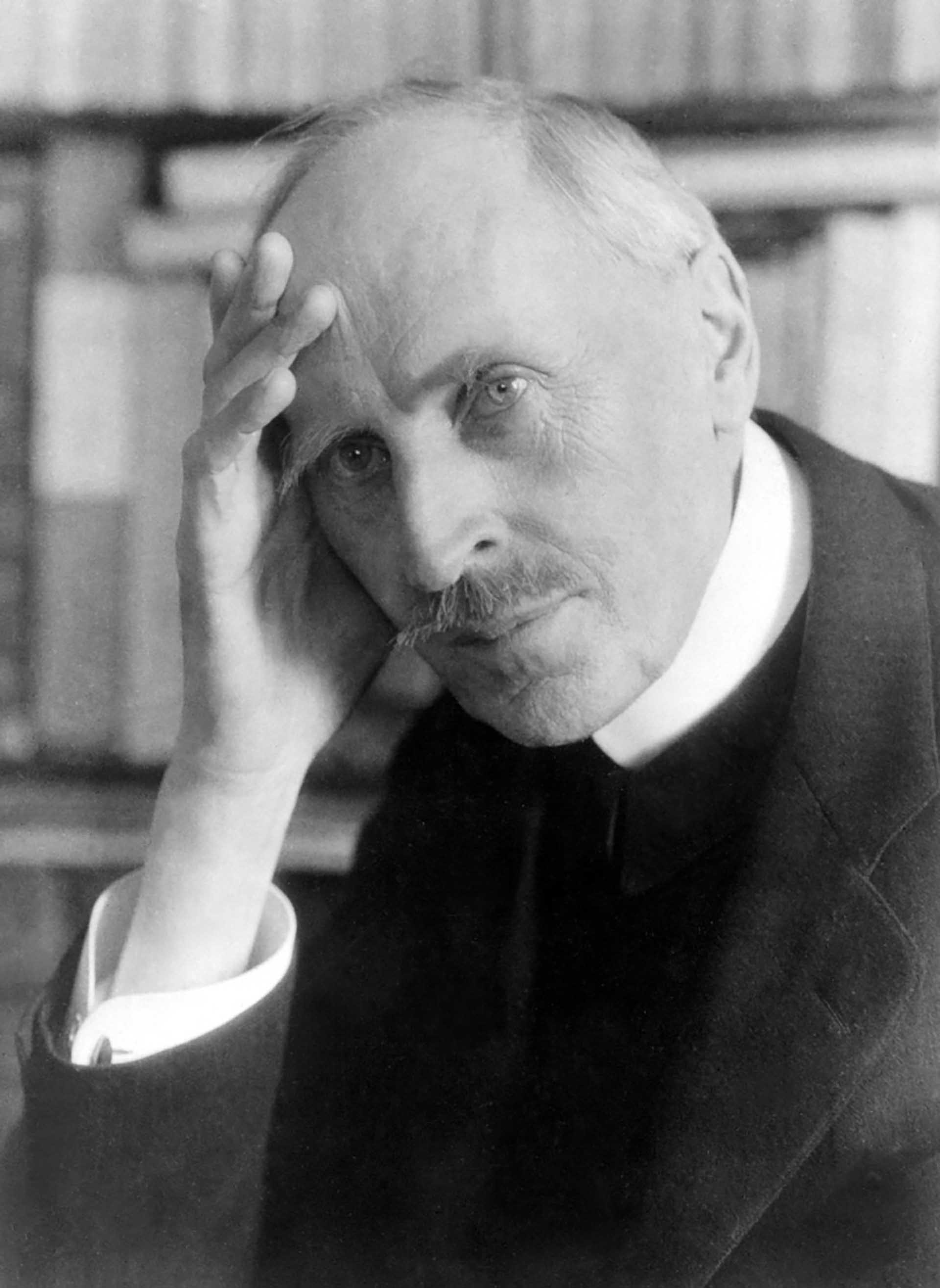 Nhà viết tiểu thuyết, kịch, nhạc lý Rolland Romain. Nhà viết tiểu thuyết, kịch, nhạc lý Rolland Romain.