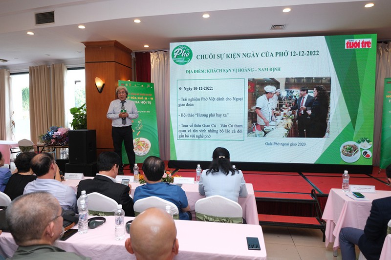 Nhà báo Trần Xuân Toàn thông tin về chuỗi hoạt động Ngày của phở 12-12 - Ảnh: NAM TRẦN Nhà báo Trần Xuân Toàn thông tin về chuỗi hoạt động Ngày của phở 12-12 - Ảnh: NAM TRẦN