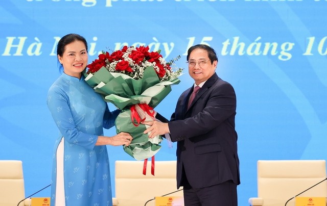 Thủ tướng Phạm Minh Chính đối thoại với phụ nữ Việt Nam Thủ tướng Phạm Minh Chính đối thoại với phụ nữ Việt Nam