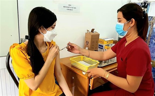 Tiêm vaccine phòng Covid-19 ở Sóc Trăng. (Nguồn: TTXVN)
