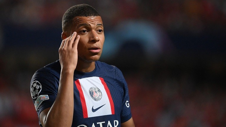 Chuyển nhượng cầu thủ ngày 18/10: Kylian Mbappe phủ nhận rời PSG;