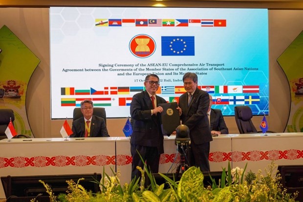 ASEAN và EU ký Hiệp định liên khối đầu tiên trên thế giới trong lĩnh vực vận tải hàng không ASEAN và EU ký Hiệp định liên khối đầu tiên trên thế giới trong lĩnh vực vận tải hàng không