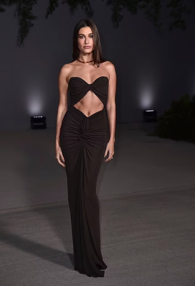 Những hình ảnh thân thiết của ca sĩ Selena Gomez và người mẫu Hailey Bieber khi dự sự kiện