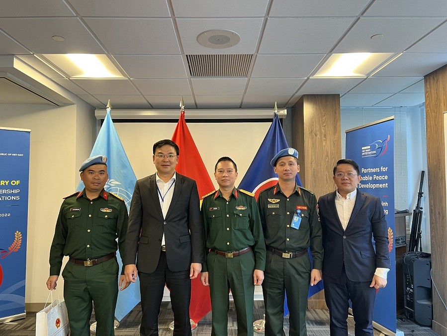 Đoàn công tác của Ủy ban Nhà nước về người Việt Nam ở nước ngoài tại Hoa Kỳ Đoàn công tác của Ủy ban Nhà nước về người Việt Nam ở nước ngoài tại Hoa Kỳ