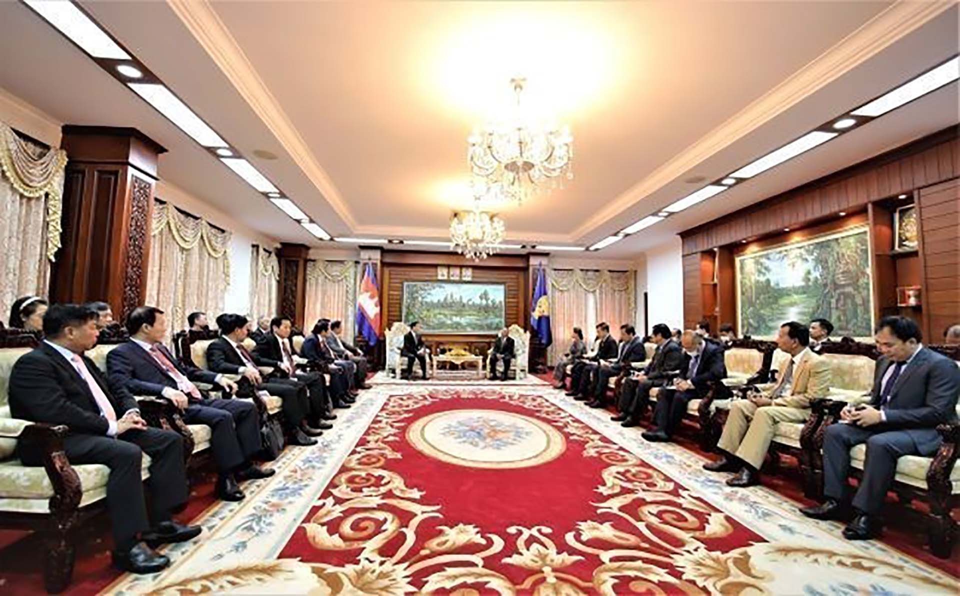 Chủ tịch danh dự Đảng Nhân dân Campuchia, Chủ tịch Quốc hội Campuchia Heng Samrin tiếp đồng chí Võ Văn Thưởng, Ủy viên Bộ Chính trị, Thường trực Ban Bí thư. (Nguồn: TTXVN) Chủ tịch danh dự Đảng Nhân dân Campuchia, Chủ tịch Quốc hội Campuchia Heng Samrin tiếp đồng chí Võ Văn Thưởng, Ủy viên Bộ Chính trị, Thường trực Ban Bí thư. (Nguồn: TTXVN)