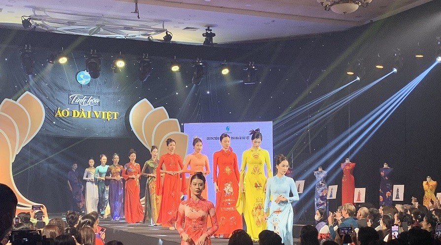 Tinh hoa Áo dài Việt: Khơi dậy tình yêu và trách nhiệm di sản văn hoá dân tộc