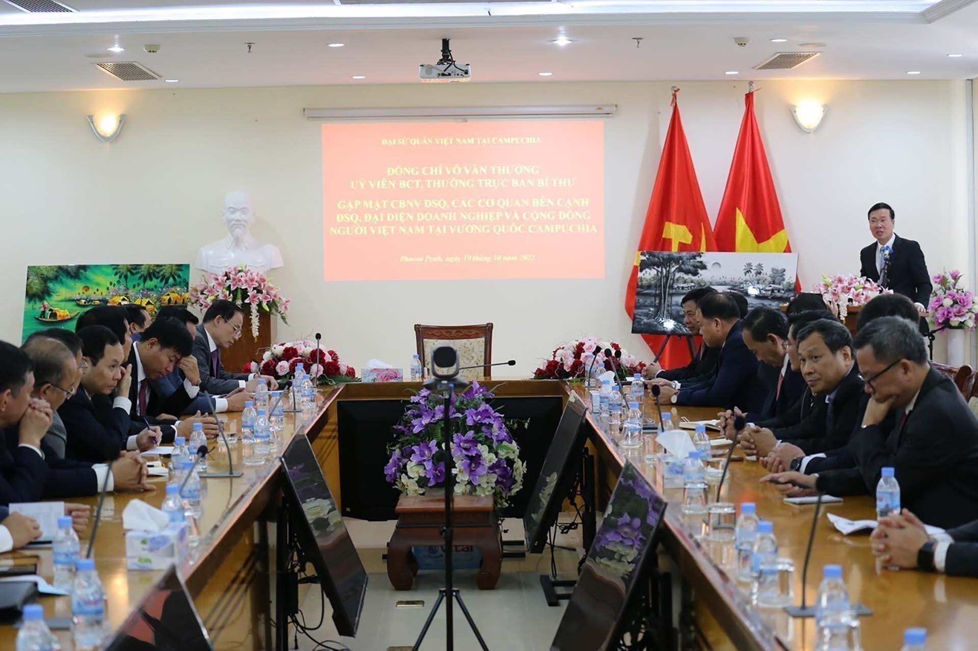 Đồng chí Võ Văn Thưởng phát biểu tại buổi gặp. (Nguồn: TTXVN)