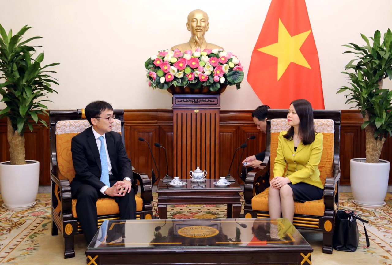 Trợ lý Bộ trưởng Ngoại giao Nguyễn Minh Hằng tiếp Cố vấn Đặc biệt Bộ trưởng Bộ Kinh tế, Công nghiệp và Thương mại Nhật Bản Trợ lý Bộ trưởng Ngoại giao Nguyễn Minh Hằng tiếp Cố vấn đặc biệt Bộ trưởng Bộ Kinh tế, công nghiệp và thương mại Nhật Bản