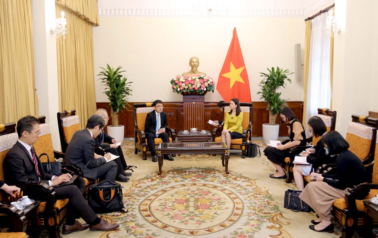 Trợ lý Bộ trưởng Ngoại giao Nguyễn Minh Hằng tiếp Cố vấn Đặc biệt Bộ trưởng Bộ Kinh tế, Công nghiệp và Thương mại Nhật Bản Trợ lý Bộ trưởng Ngoại giao Nguyễn Minh Hằng tiếp Cố vấn đặc biệt Bộ trưởng Bộ Kinh tế, công nghiệp và thương mại Nhật Bản