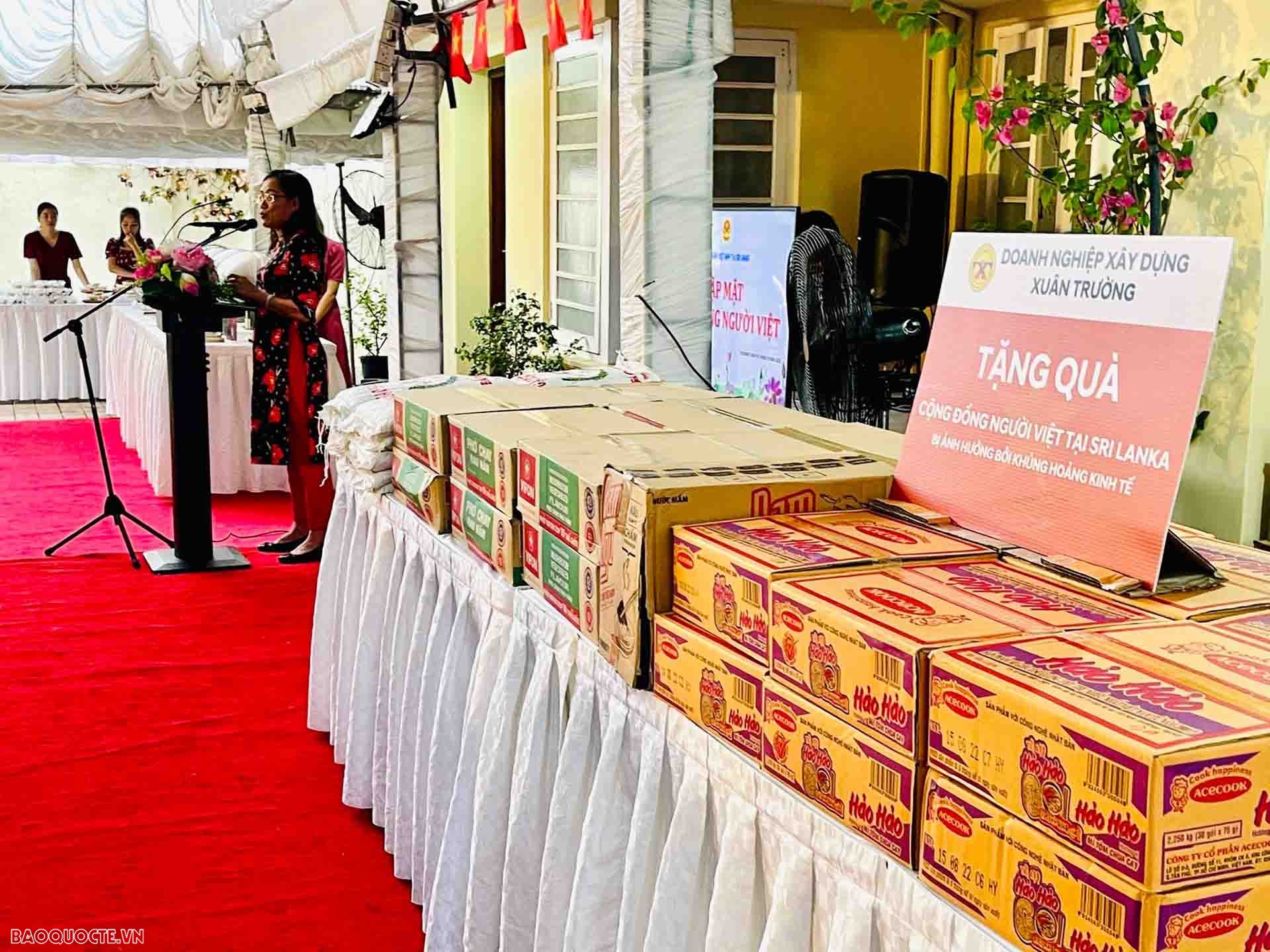 Quà tặng do Doanh nghiệp Xây dựng Xuân Trường tài trợ. Quà tặng do Doanh nghiệp Xây dựng Xuân Trường tài trợ.