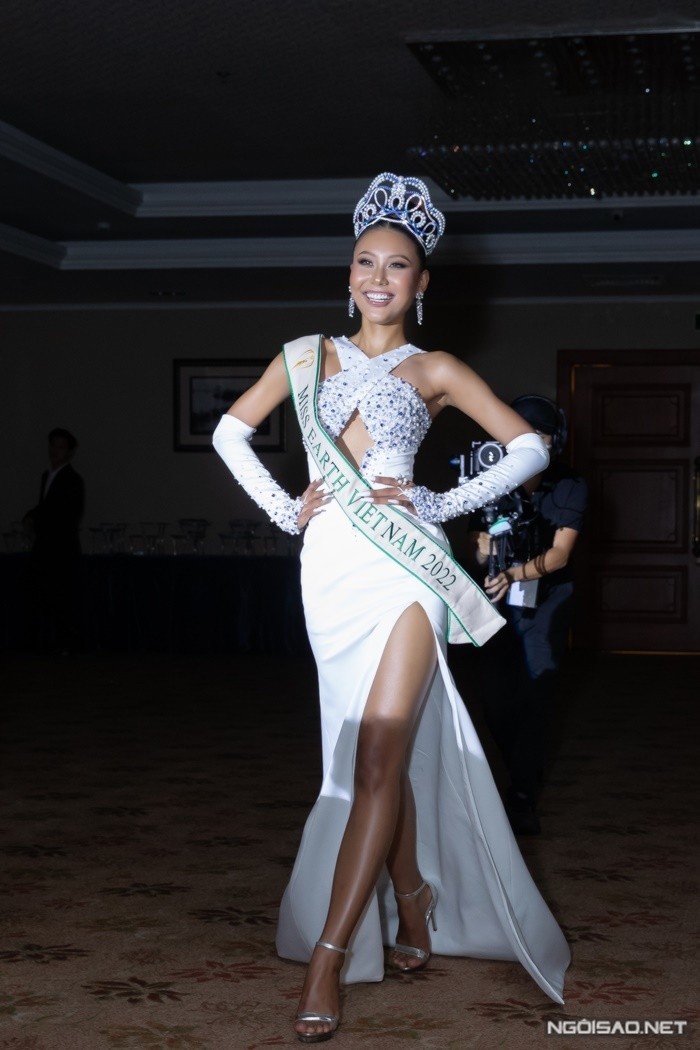 Thạch Thu Thảo đại diện Việt Nam dự thi