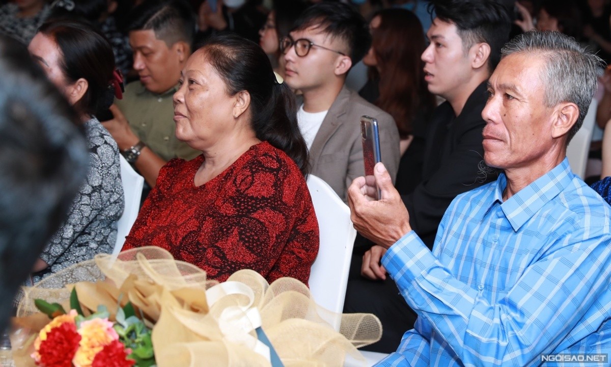 Thạch Thu Thảo đại diện Việt Nam dự thi