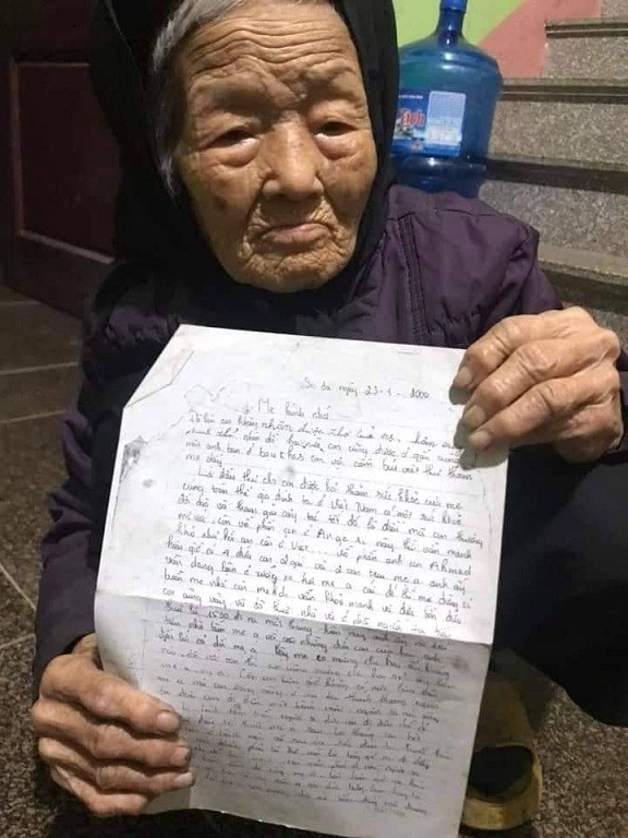 Cuộc đoàn tụ ý nghĩa của một người Algeria gốc Việt với mẹ sau gần 60 năm