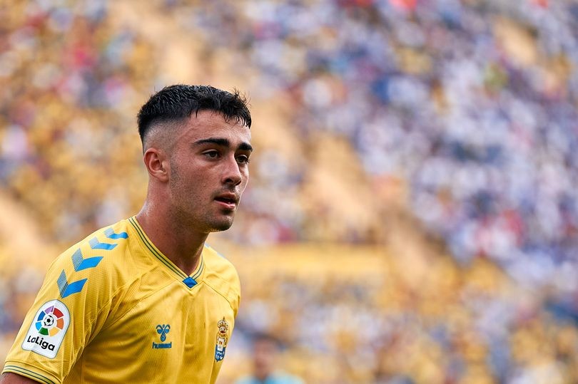 Chuyển nhượng cầu thủ ngày 21/10: MU nên ký Harry Kane; Liverpool gia hạn Roberto Firmino; Man City quyết tâm ký Alberto Moleiro