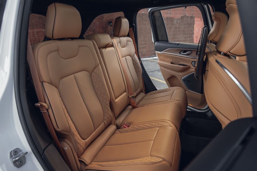 Jeep Grand Cherokee sẽ ra mắt tại triển lãm ô tô Việt Nam 2022