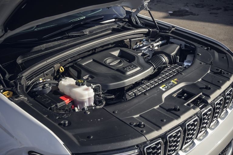 Jeep Grand Cherokee sẽ ra mắt tại triển lãm ô tô Việt Nam 2022