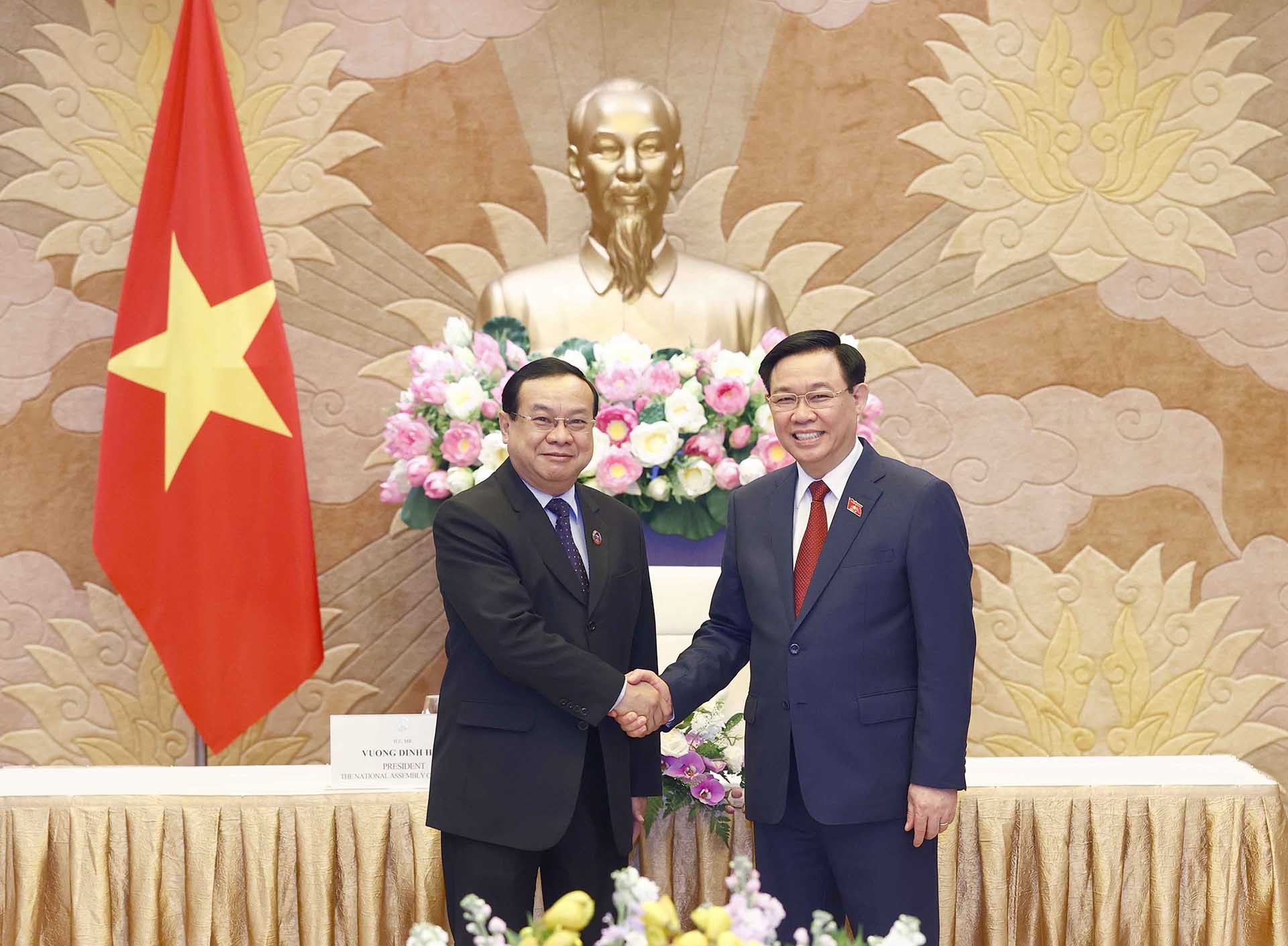 Chủ tịch Quốc hội Vương Đình Huệ tiếp Chủ nhiệm Ủy ban Đối ngoại Quốc hội Lào Sanya Praseuth. (Nguồn: TTXVN) Chủ tịch Quốc hội Vương Đình Huệ tiếp Chủ nhiệm Ủy ban Đối ngoại Quốc hội Lào Sanya Praseuth. (Nguồn: TTXVN)