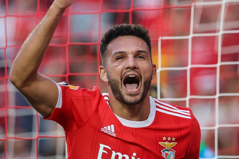 Chuyển nhượng cầu thủ Man Utd ngày 21/10: Gấp rút tìm tiền đạo thay thế Ronaldo; Chuyển nhượng cầu thủ Man Utd ngày 21/10: Gấp rút tìm tiền đạo thay thế Ronaldo;