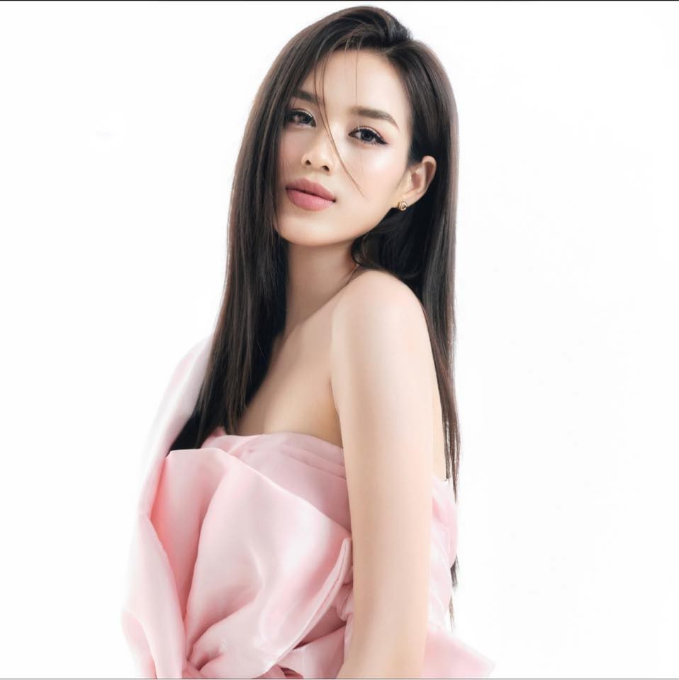 Hoa hậu Đỗ Thị Hà đẹp mong manh