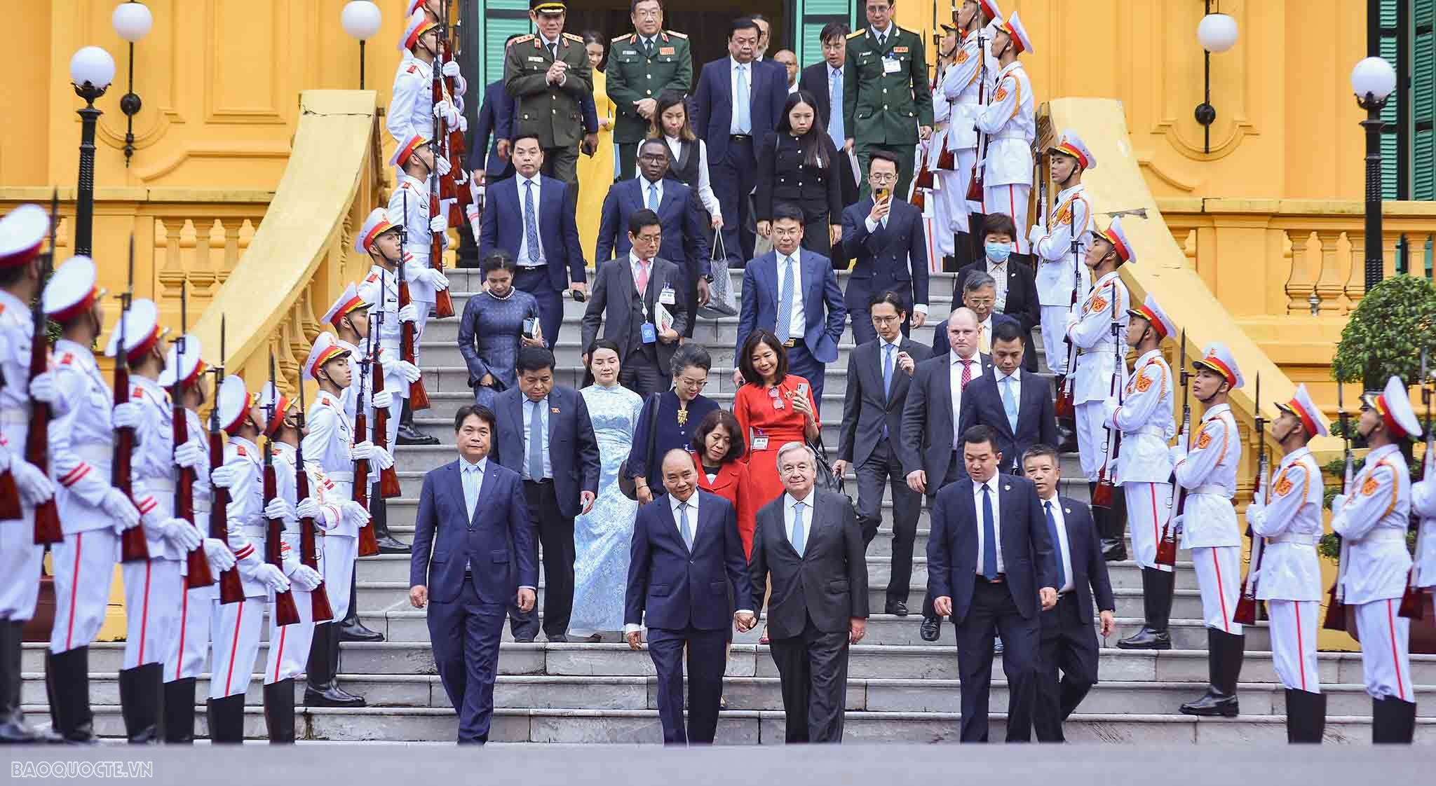 Tổng thư ký Liên hợp quốc thăm Nhà sàn Chủ tịch Hồ Chí Minh