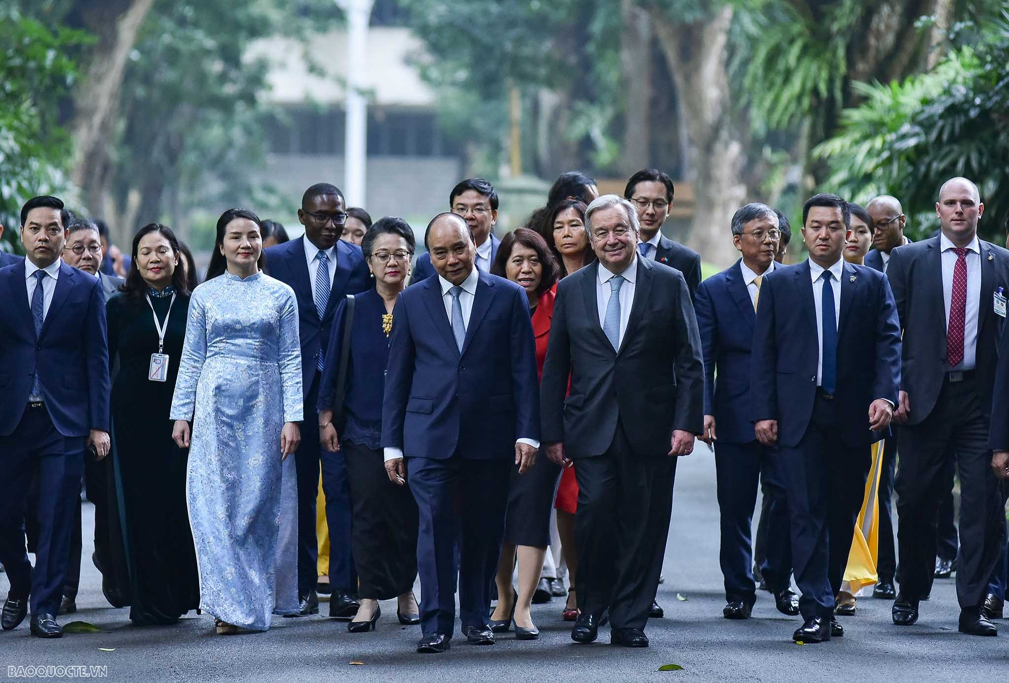 Tổng thư ký Liên hợp quốc thăm Nhà sàn Chủ tịch Hồ Chí Minh