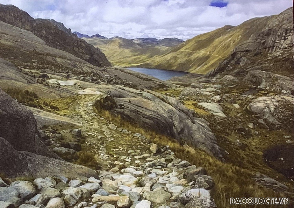 Khai mạc triển lãm ảnh 'Qhapaq Ñan – Con đường Inca hùng vĩ' tại Hà Nội. (Ảnh: Hạnh Lê)