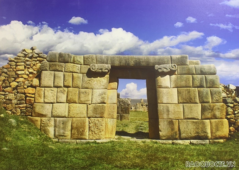 Khai mạc triển lãm ảnh 'Qhapaq Ñan – Con đường Inca hùng vĩ' tại Hà Nội. (Ảnh: Hạnh Lê)