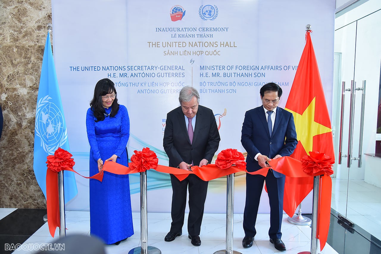 thăm hành lang Liên Hợp Quốc và cắt băng khánh thành