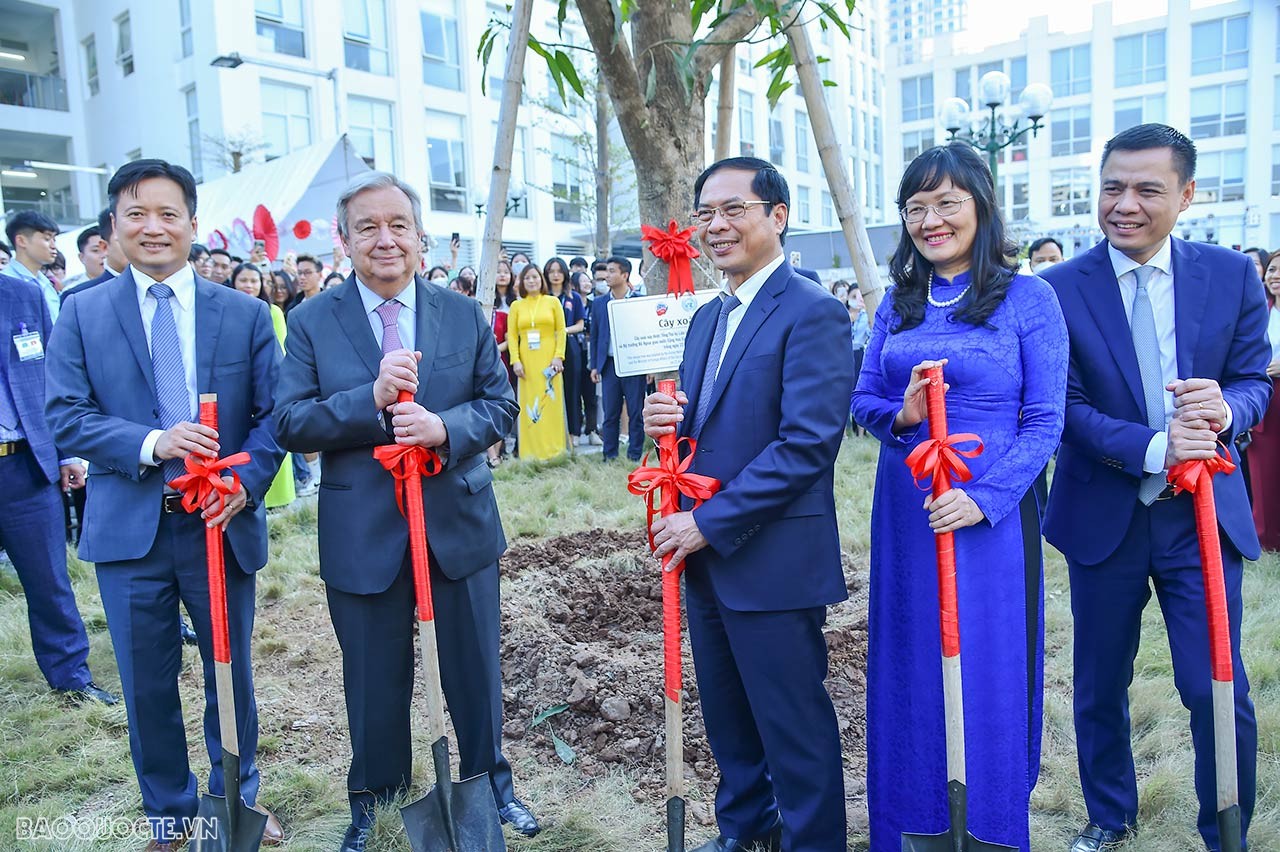 Toàn cảnh Tổng thư ký Liên hợp quốc trao đổi với thanh niên, sinh viên Việt Nam tại Học viện Ngoại giao qua ảnh