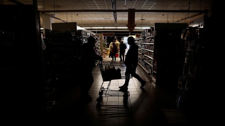 Tình hình Ukraine: Kiev chiếm kiểm soát 'huyết mạch' ở phía Đông; chuẩn bị kế hoạch cắt điện chưa từng có; tặng Praha danh hiệu 'Thành phố cứu tinh'