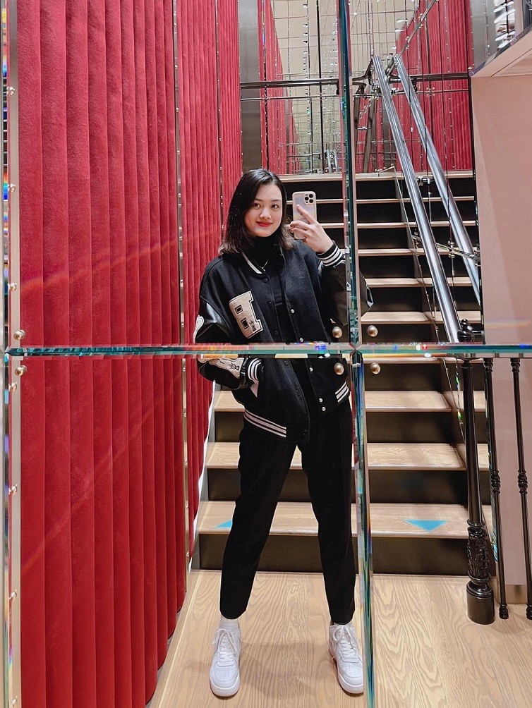 Nhan sắc nổi bật và thành tích học tập xuất sắc của Hoa khôi bóng chuyền Nguyễn Thu Hoài