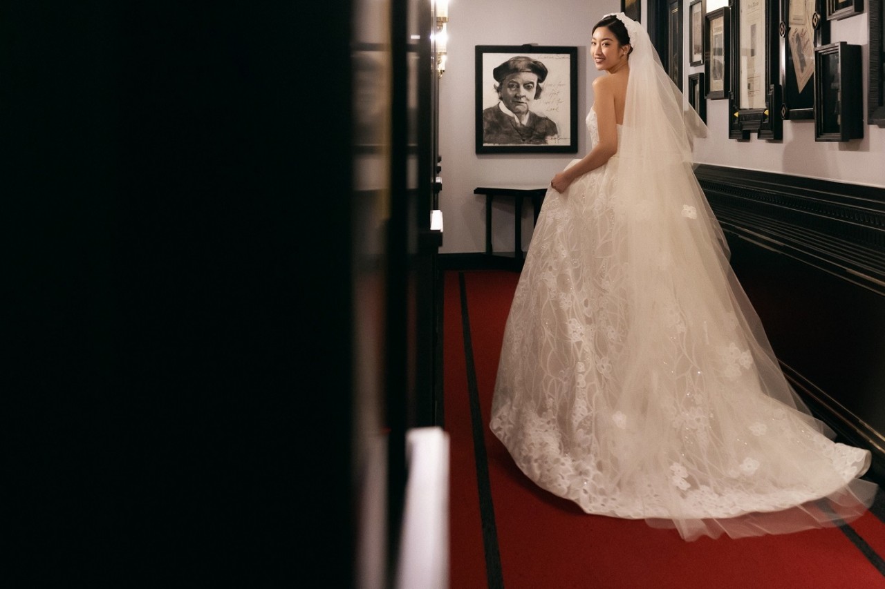 Hoa hậu Đỗ Mỹ Linh rạng ngời trong ngày trọng đại cùng 5 bộ váy cưới tinh tế