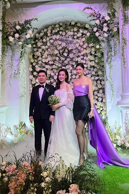 Hoa hậu Đỗ Mỹ Linh rạng ngời trong ngày trọng đại cùng 5 bộ váy cưới tinh tế