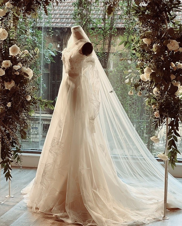 Hoa hậu Đỗ Mỹ Linh rạng ngời trong ngày trọng đại cùng 5 bộ váy cưới tinh tế