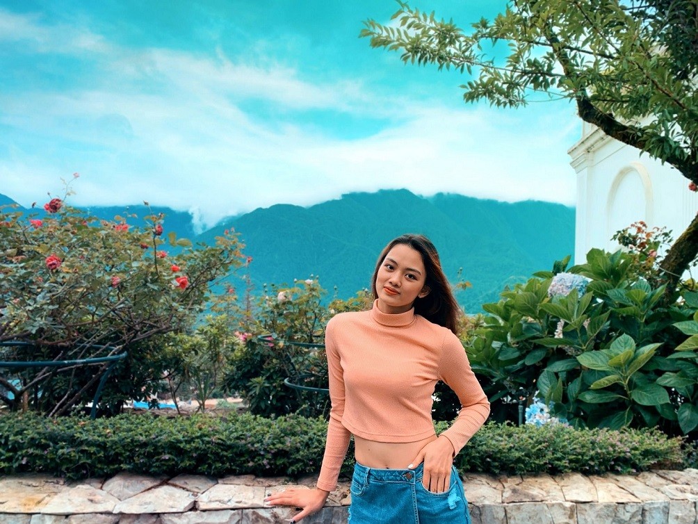 Nhan sắc nổi bật và thành tích học tập xuất sắc của Hoa khôi bóng chuyền Nguyễn Thu Hoài