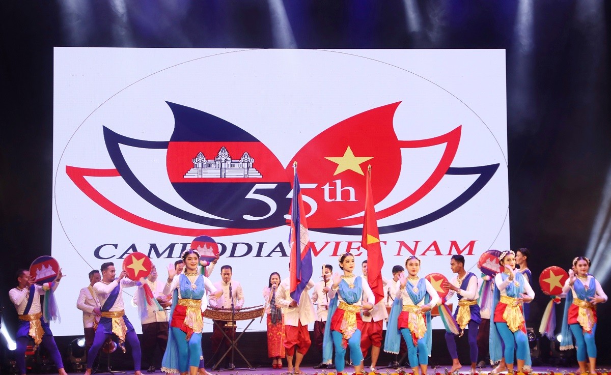 Chủ tịch Thượng viện Vương quốc Campuchia bắt đầu thăm chính thức Việt Nam Chủ tịch Thượng viện Vương quốc Campuchia bắt đầu thăm chính thức Việt Nam