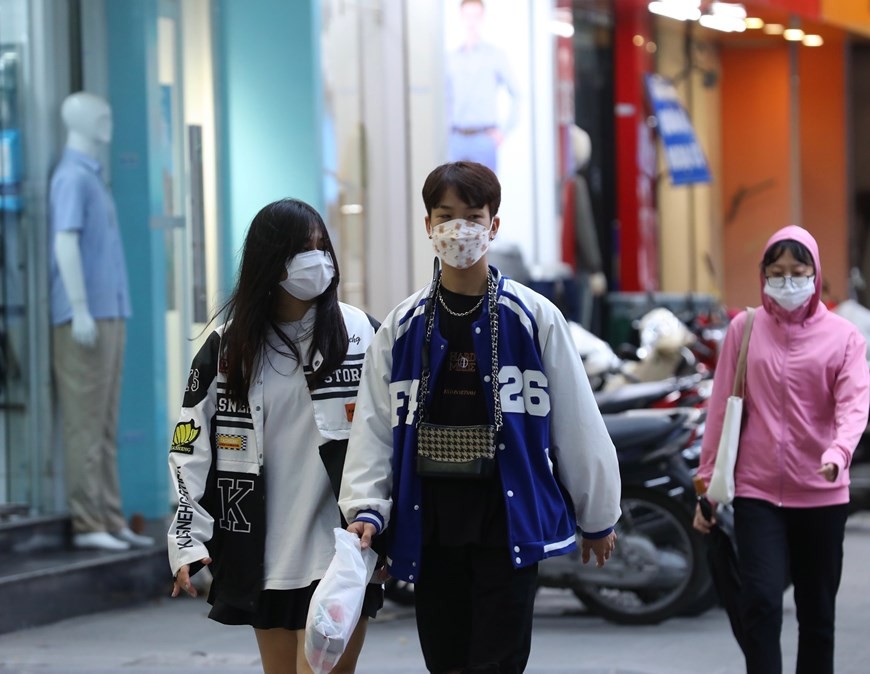 Dự báo thời tiết đêm nay và ngày mai (24-25/10): Hà Nội ngày có mưa rào; Bắc Bộ lạnh về đêm và sáng sớm; Thanh Hóa đến Quảng Ngãi mưa to đến rất to