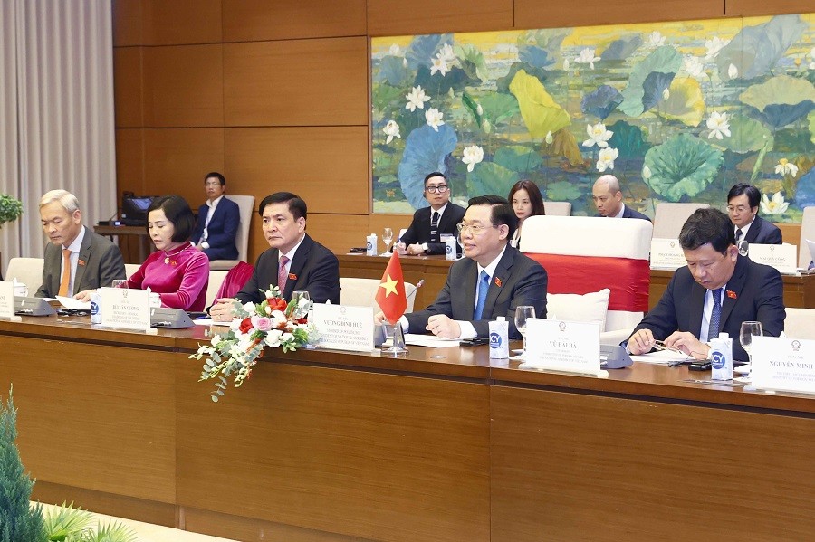 Chủ tịch Quốc hội Vương Đình Huệ đón, hội đàm với Chủ tịch Thượng viện Campuchia