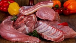 Giá heo hơi hôm nay 19/11: Giá heo hơi miền Nam bật tăng nhẹ, thức ăn chăn nuôi vẫn ở mức cao