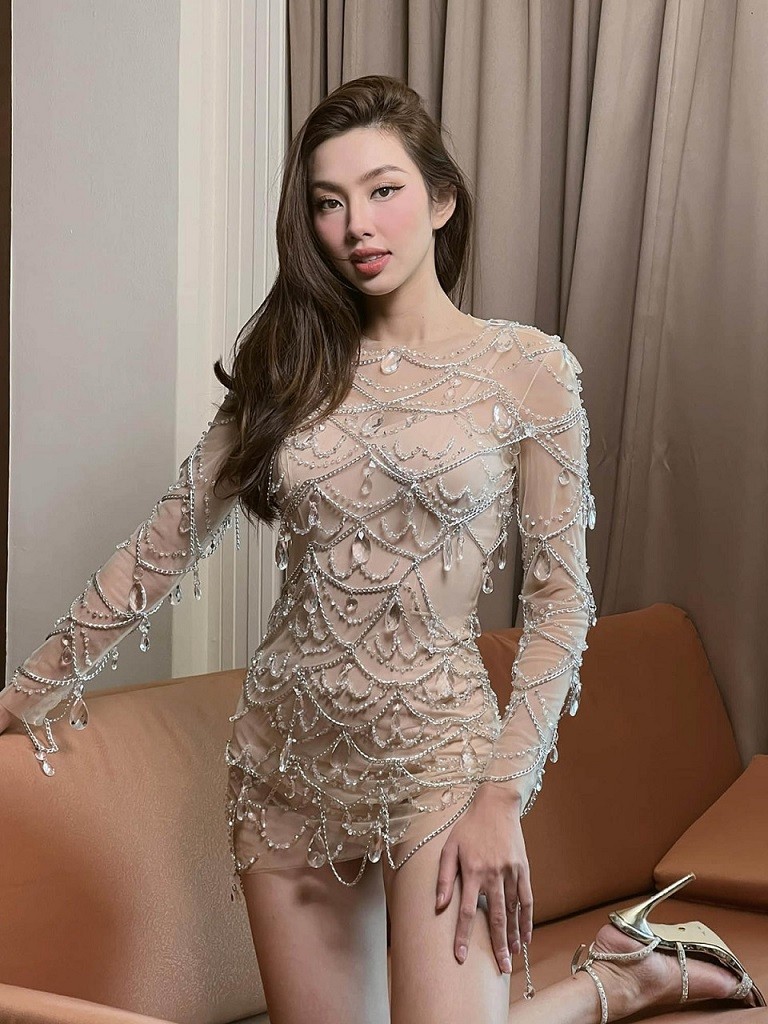 Thời trang những ngày cuối nhiệm kỳ Hoa hậu Hòa bình Thế giới 2021 của Thùy Tiên Thời trang những ngày cuối nhiệm kỳ Hoa hậu Hòa bình Thế giới 2021 của Thùy Tiên