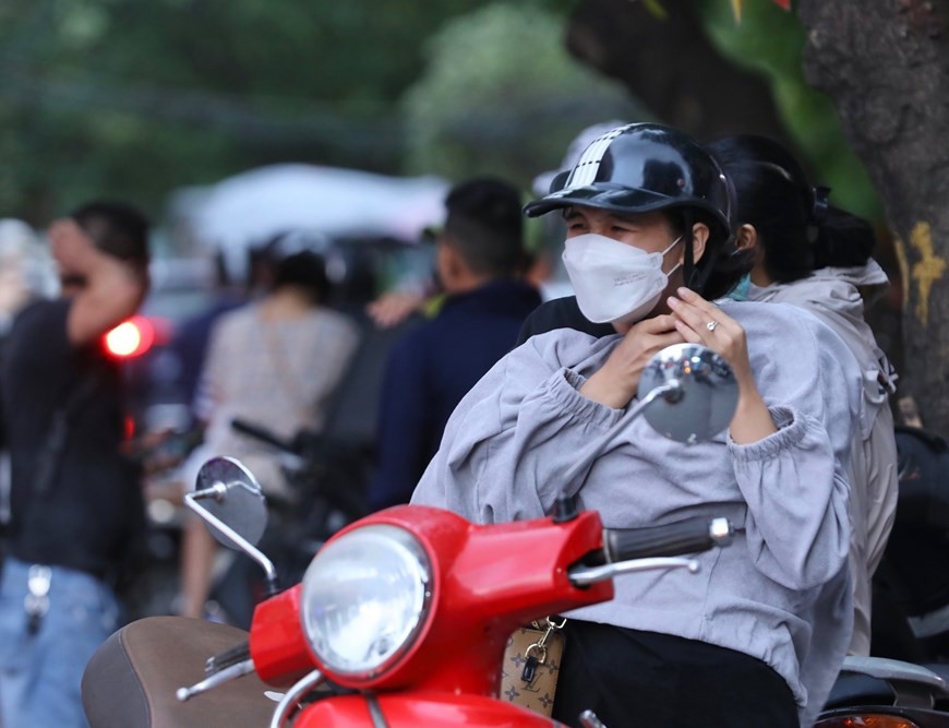 Dự báo thời tiết đêm nay và ngày mai (25-26/10): Hà Nội, Bắc Bộ có mưa, lạnh về đêm và sáng sớm; Trung Bộ có nơi mưa rất to; Nam Bộ chiều mưa to cục b