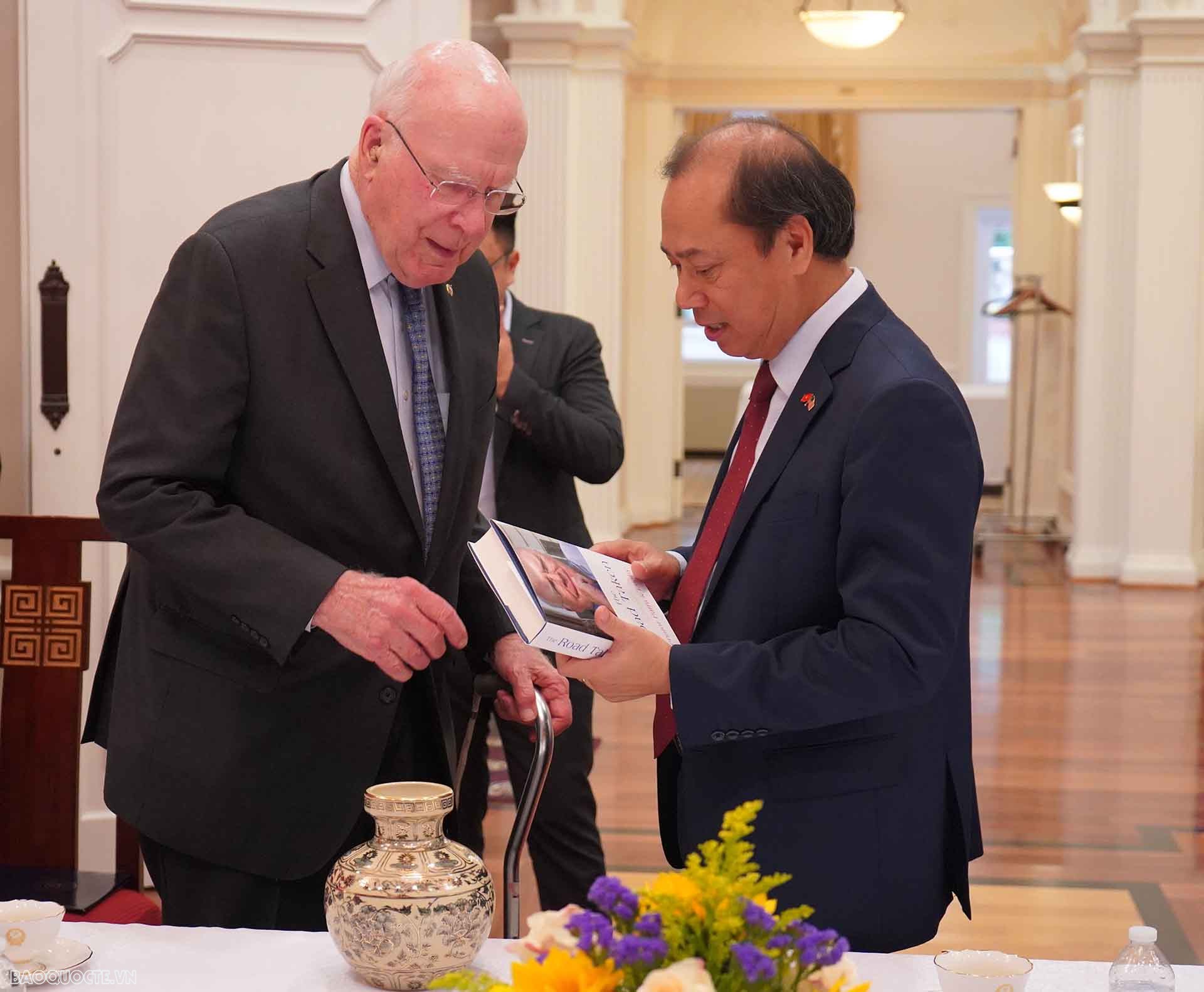 Thượng nghị sĩ Patrick Leahy và Đại sứ Nguyễn Quốc Dũng.
