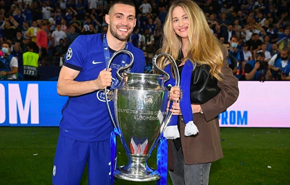 Người vợ tài năng và nhan sắc trời phú của cầu thủ Mateo Kovacic