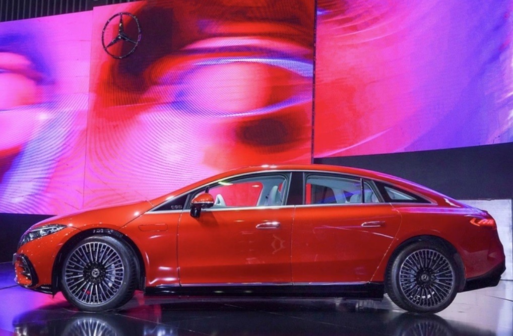 Cận cảnh Mercedes-Benz EQS lộ diện tại VMS 2022, giá từ 4,84 tỷ đồng