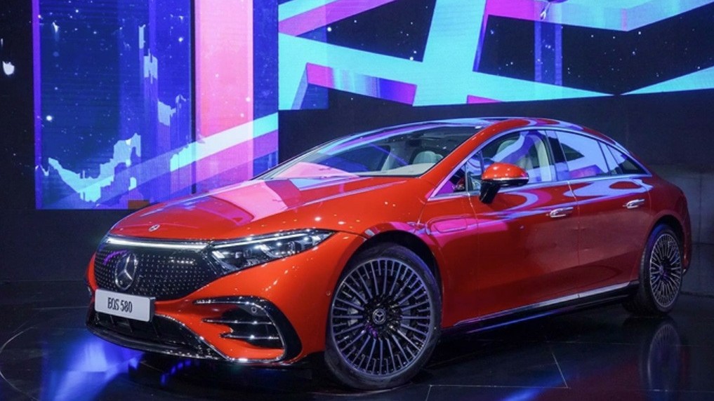 Cận cảnh Mercedes-Benz EQS lộ diện tại VMS 2022, giá từ 4,84 tỷ đồng