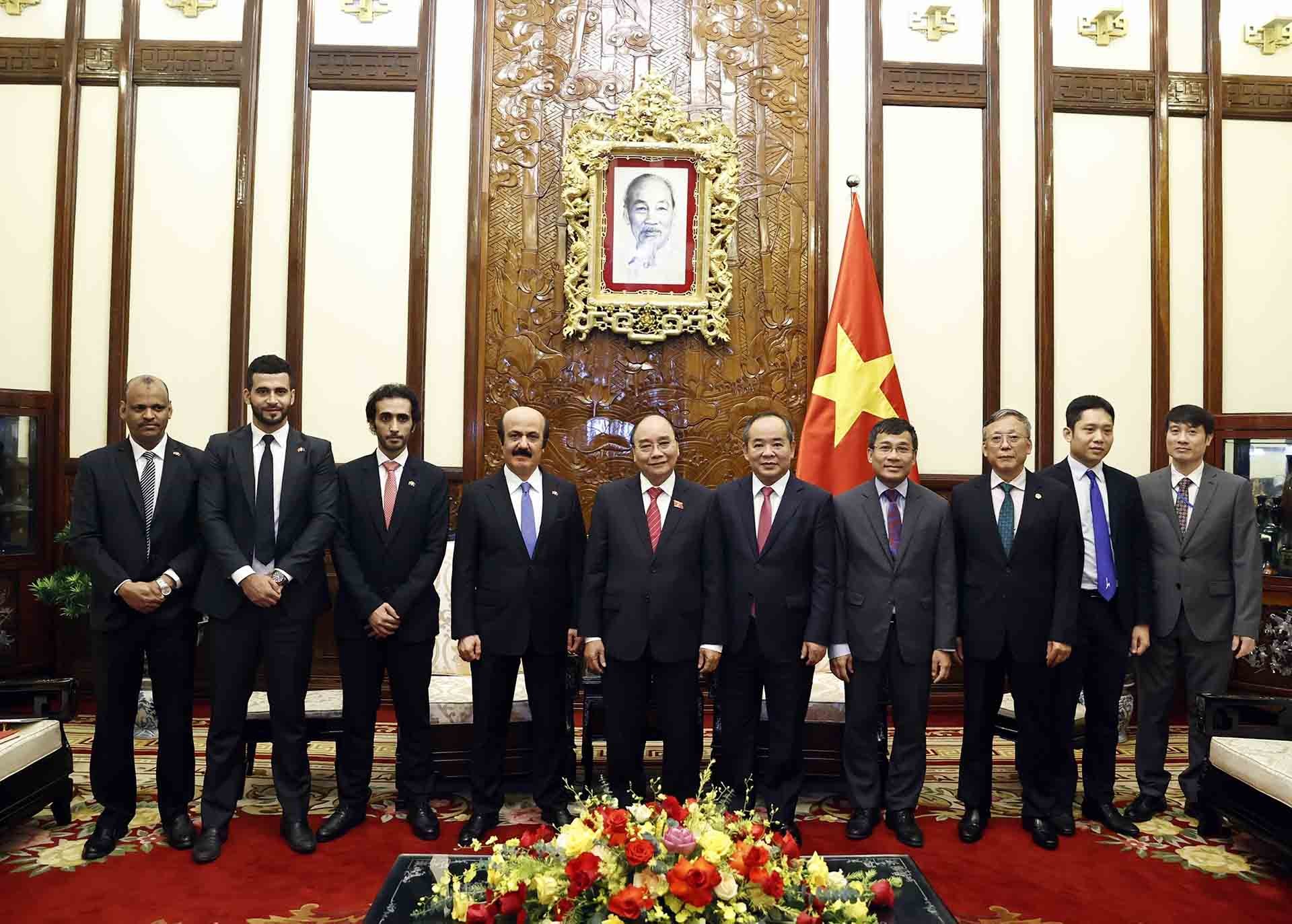 Chủ tịch nước Nguyễn Xuân Phúc tiếp Đại sứ Qatar Mohamed Ismail Al-Emadi chào từ biệt. (Nguồn: TTXVN) Chủ tịch nước Nguyễn Xuân Phúc tiếp Đại sứ Qatar Mohamed Ismail Al-Emadi chào từ biệt. (Nguồn: TTXVN)