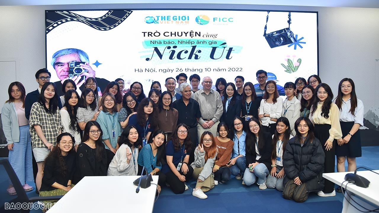 Nhiếp ảnh gia Nick Út 'tiếp lửa' cho phóng viên, sinh viên truyền thông đối ngoại