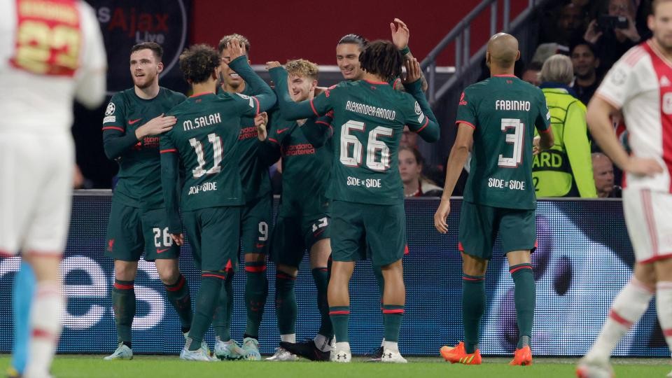 Champions League: Xác định 12 đội vào vòng knock-out; Barca xuống hạng Europa League