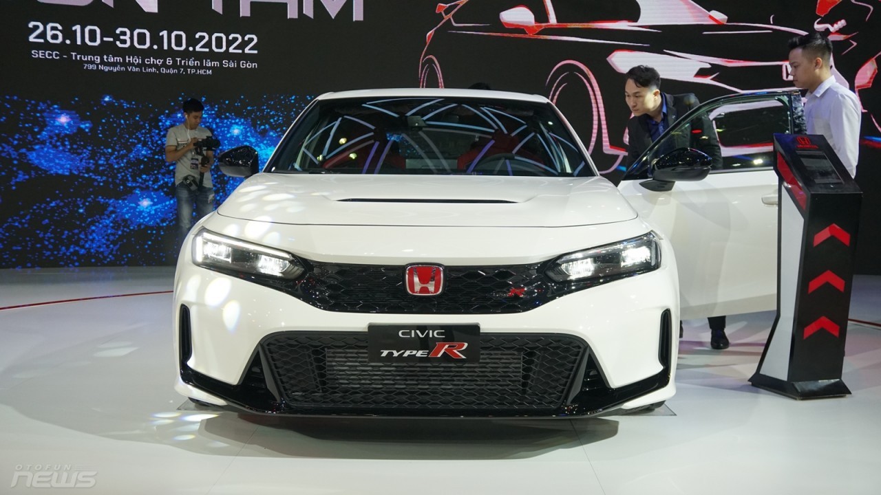 Cận cảnh xe thể thao Honda Civic Type R công suất 315 mã lực